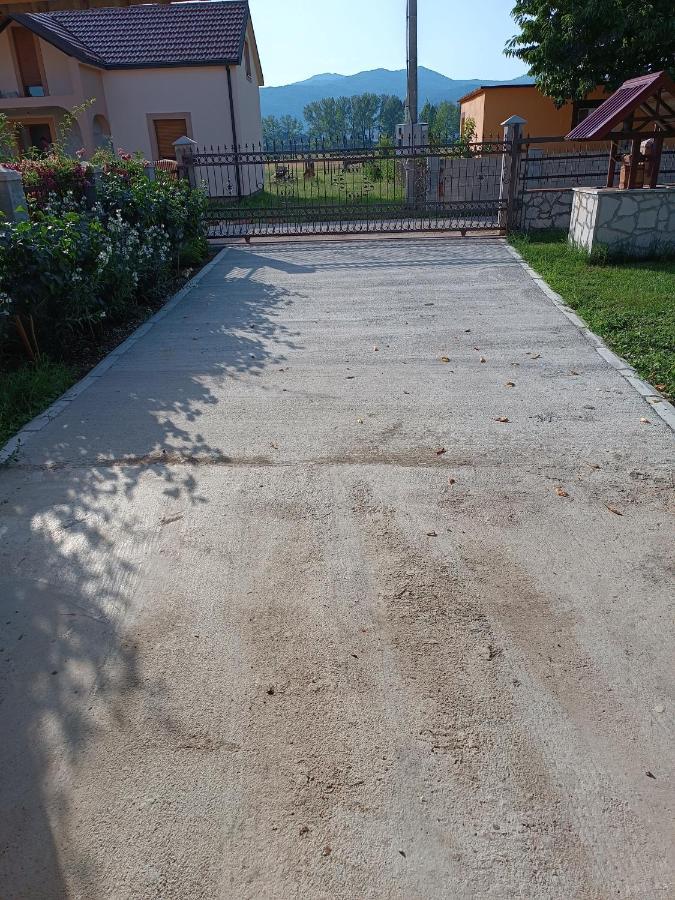 דירות Nikšić Calm Nest מראה חיצוני תמונה
